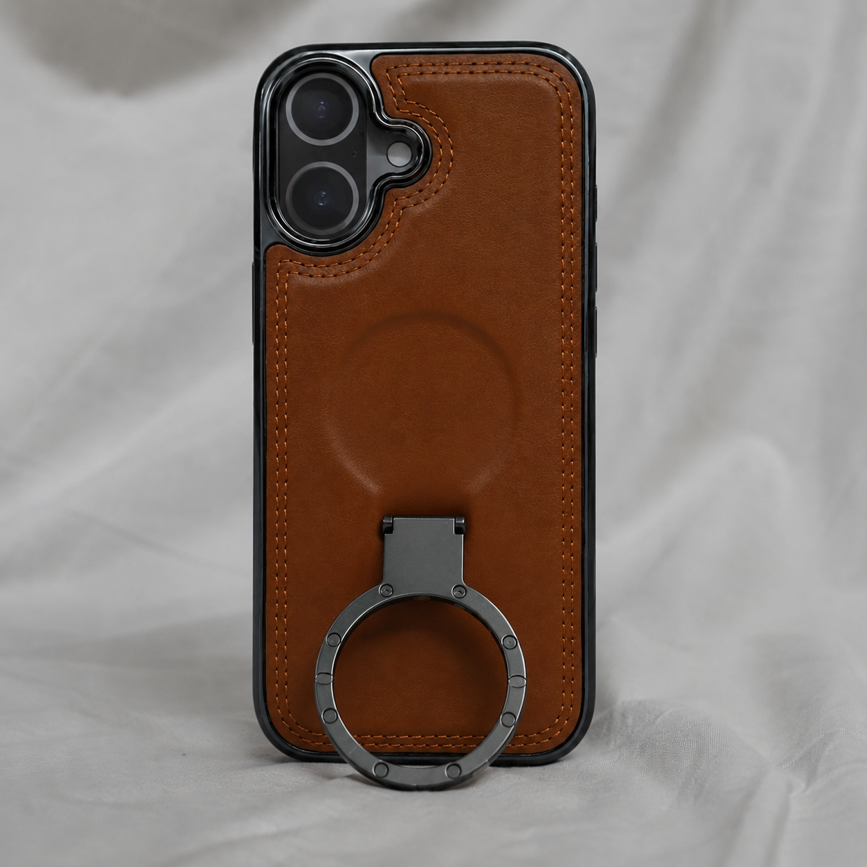 Heritage Metal-Ring Leather Case — iPhone 17